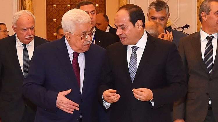 عباس يبحث من المستشفى التطورات الفلسطينية مع السيسي
