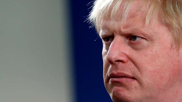 جونسون يناقش قضايا سياسية هاتفيا مع مخادعيْن روسيين