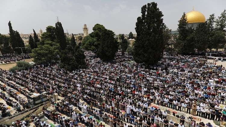 نحو 200 ألف فلسطيني أدوا صلاة الجمعة في الأقصى