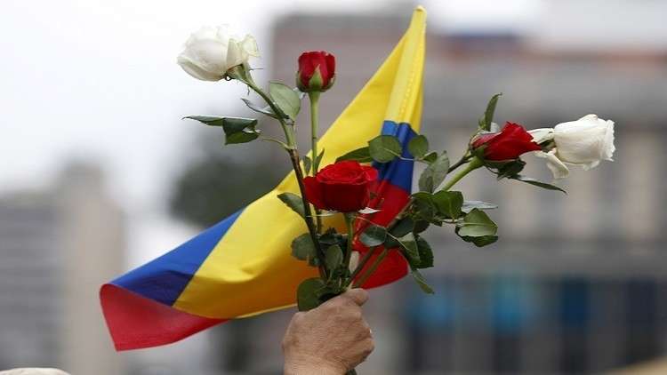 كولومبيا تنتخب رئيسا لأول مرة دون تهديد السلاح