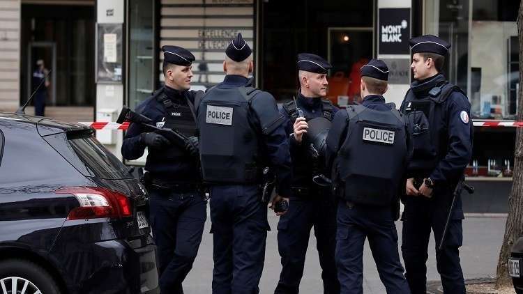 فرنسا تمنع مشجعي كرة القدم من التجمهر في الساحات العامة 