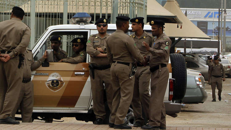 شاهد.. لحظة اقتحام أحد مقرات الحرس الوطني في السعودية ومقتل شرطي