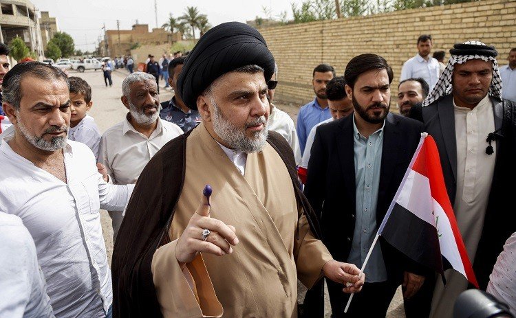 ساسة العراق يصوتون وبارزاني أول المقترعين