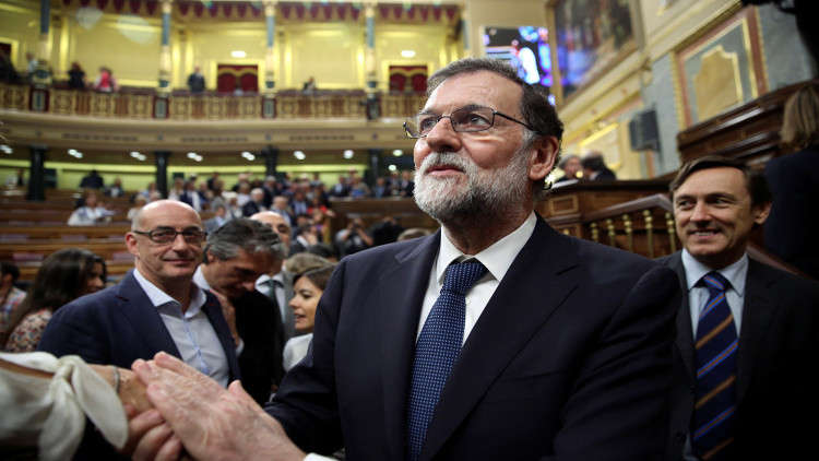 البرلمان الإسباني يحجب الثقة عن رئيس الحكومة راخوي ويعين مكانه الاشتراكي سانشيز