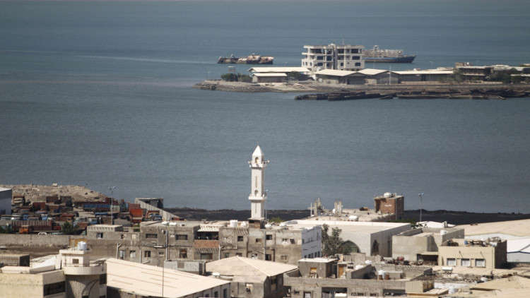 مجهولون يستهدفون سفينة مساعدات أممية قبالة الحديدة اليمنية