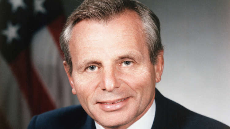 وفاة وزير دفاع أمريكي سابق عن عمر ناهز 87 عاما