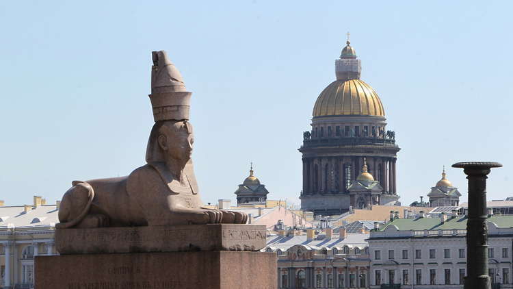 فنان مصري يقيم حفلا غنائيا في روسيا (فيديو)