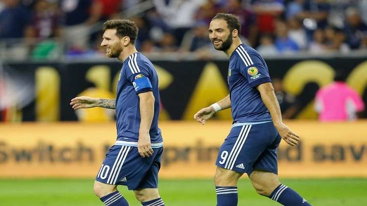 هيغواين يشيد بقرار إلغاء مباراة الأرجنتين مع إسرائيل