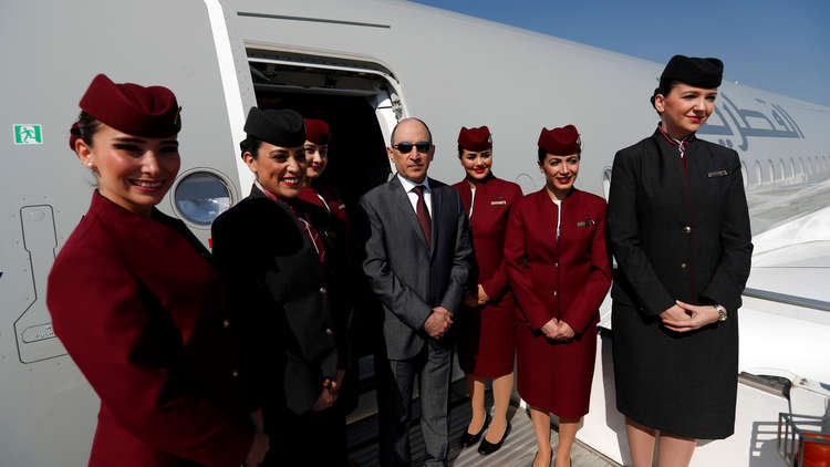 رئيس الخطوط الجوية القطرية يعتذر عن زلته بحق المرأة