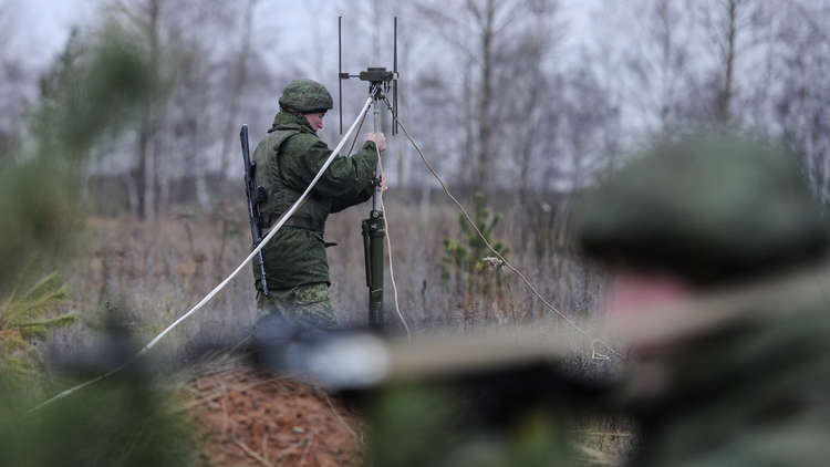 خبير عسكري أمريكي: روسيا تتفوق علينا في الحرب الإلكترونية