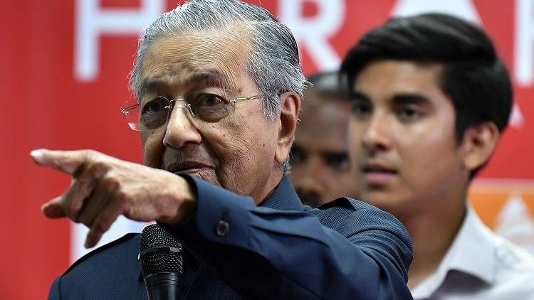 الحكومة الماليزية تحظر على وزرائها قبول الهدايا 