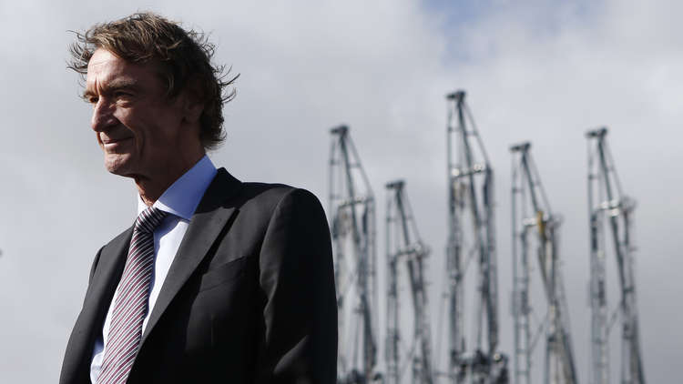 أغنى رجل في بريطانيا يريد شراء تشيلسي