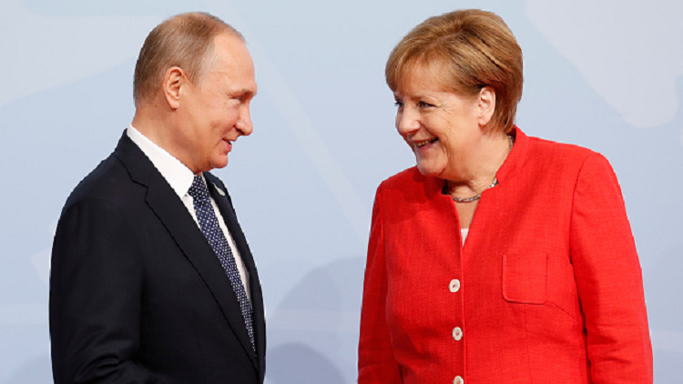 كم لغة يتحدث الرئيس فلاديمير بوتين؟ (فيديو)