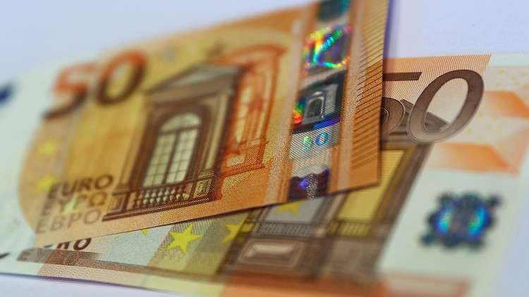 إيران بصدد إطلاق بورصة لليورو