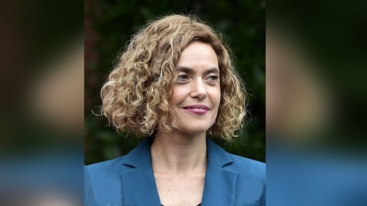 وزيرة إسبانية: مراجعة الدستور باتت ملحة لتخطي أزمة كتالونيا