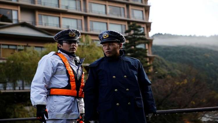 مسلح بسكين يهاجم ركاب قطار سريع في اليابان