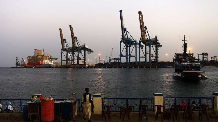 العاهل السعودي يرسل سفينة مساعدات لـ50 ألف سوداني 