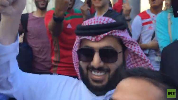مشجعون مغاربة يصادفون آل الشيخ في موسكو والنهاية غير متوقعة