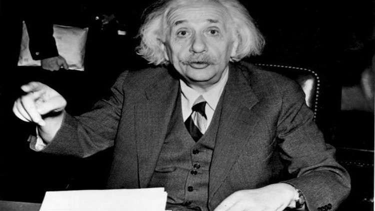مذكرات ألبرت آينشتاين تكشف عنصريته 