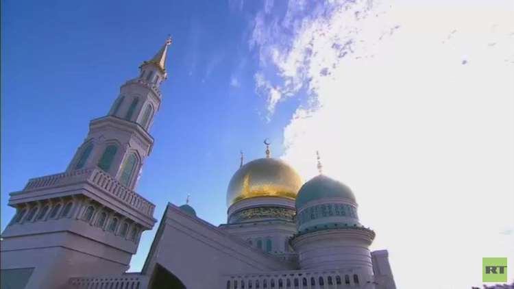 مسلمو روسيا يحتفلون بعيد الفطر المبارك