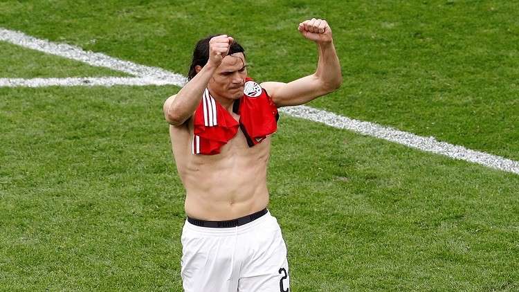 كافاني يكشف عن سر طلبه الحصول على قميص محمد صلاح