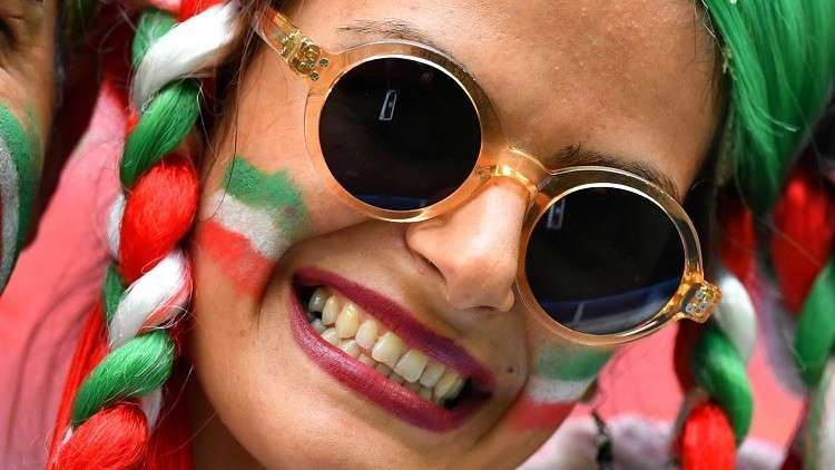 من روسيا.. إيرانيات يطالبن بحضور المباريات في بلدهن