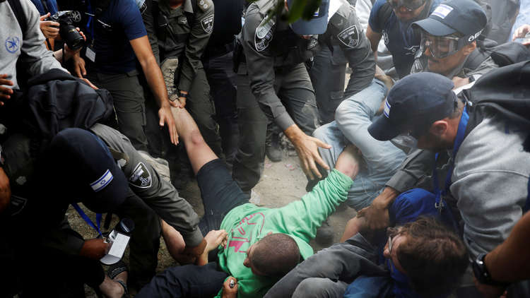 16 مصابا جراء اشتباكات بين الشرطة الإسرائيلية ومستوطنين في الضفة الغربية