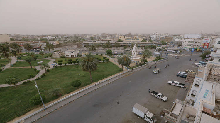 قرقاش لـRT: ليس هناك تواجد عسكري فرنسي على الأراضي اليمنية