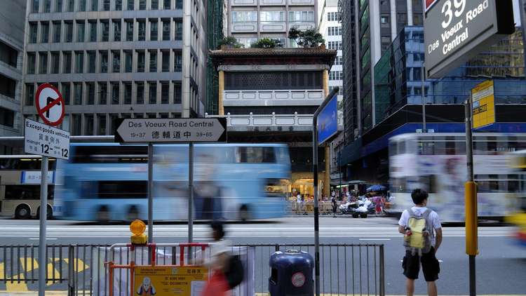 شاهد ماذا فعل ركاب حافلة في الصين بعد أن أغمي على سائقها؟