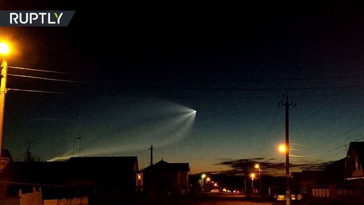 تحليق صاروخ "سويوز" يدهش شهود العيان