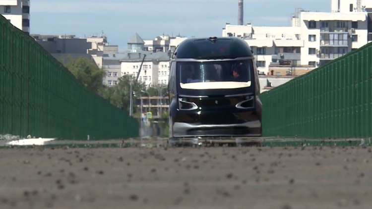 شاهد بالفيديو.. شركة كاماز تطرح حافلة كهربائية ذاتية القيادة