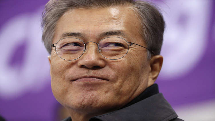 مون جيه إن أول رئيس كوري جنوبي يحضر مباراة منتخب بلاده في الخارج