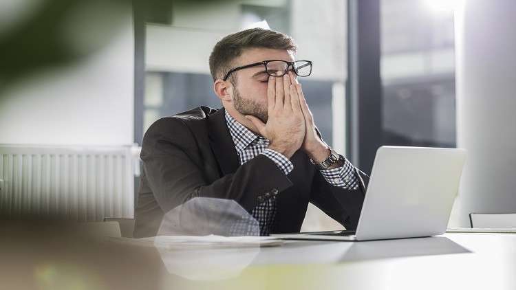 دراسة: الإجهاد في العمل قد يفقدك بصرك!