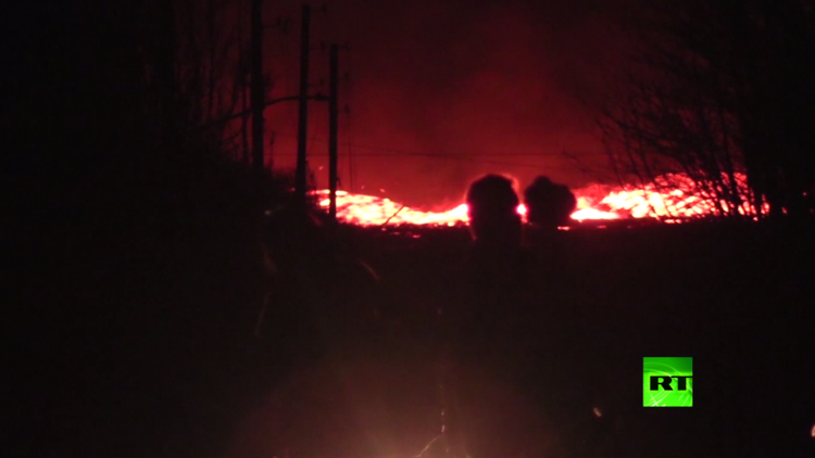 حمم بركان كيلاوا في هاواي تتدفق بسرعة مخيفة!