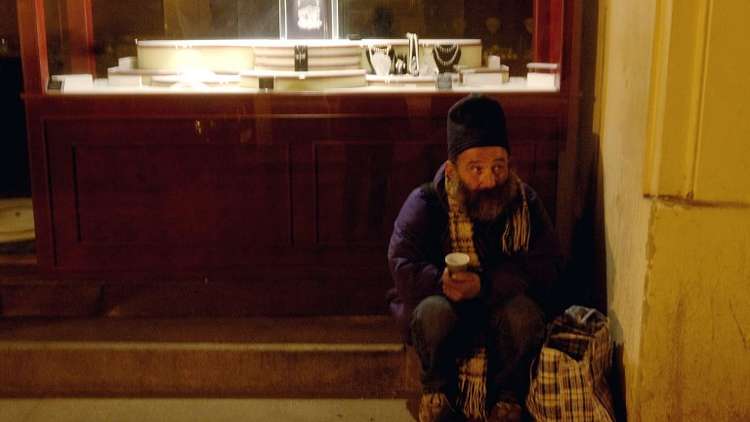 دبي.. "متسول العيد" جمع 25 ألف دولار خلال شهر!