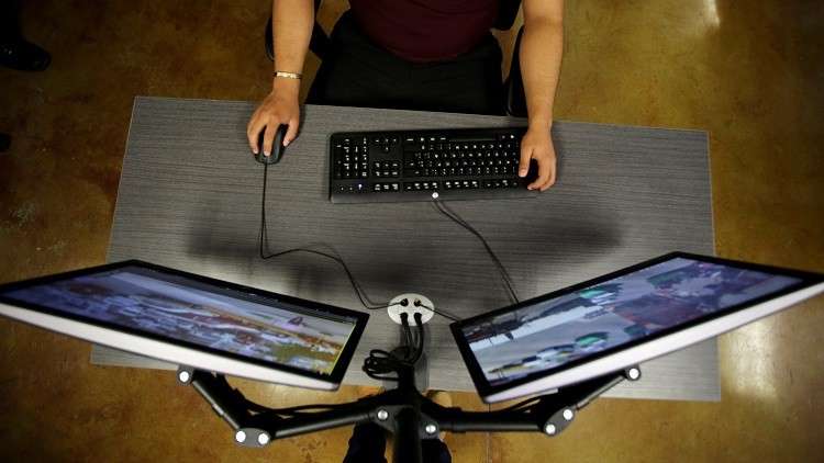 الكمبيوتر يطرد موظفا من عمله في أمريكا!