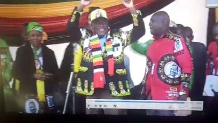 لحظة استهداف رئيس زيمبابوي خلال إلقائه كلمة