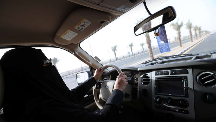 أسهم شركات التأمين ترتفع مع مباشرة السعوديات قيادة السيارات