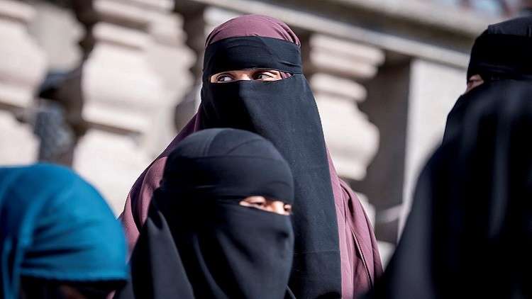 هولندا تحظر النقاب