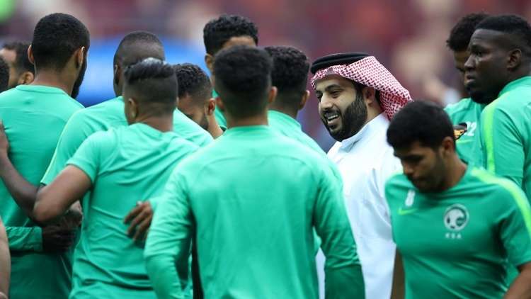  آل الشيخ يثير الجدل بصورة للاعب سوري ونادي 