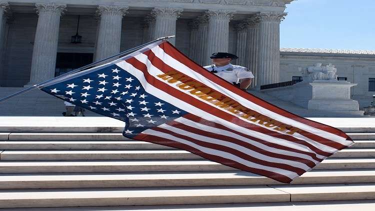 يعملون كعبيد.. 25 بالمئة من سجناء العالم في أمريكا  