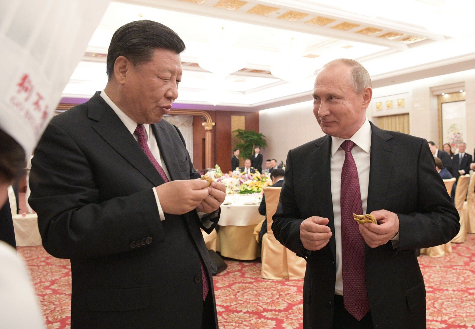 بوتين يهدي الزعيم الصيني 