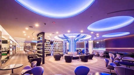 صالات "إيفا" للطيران تتمتع بشهرة عالية وتعج بمجموعة متنوعة من المأكولات الفريدة من نوعها 