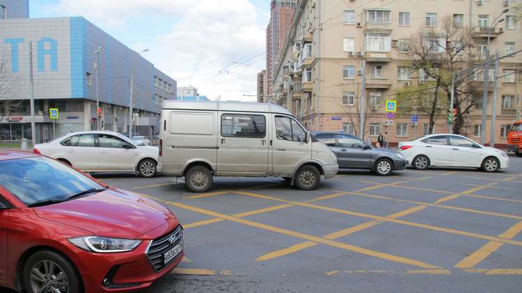 روسيا تشدد الخناق على السيارات القديمة