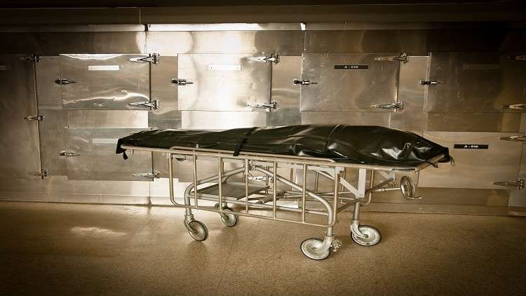 امرأة "ميتة" تعود للحياة في ثلاجة المشرحة!