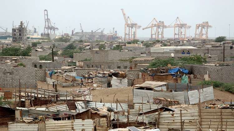 أ ف ب: الحوثيون يتحصنون في الحديدة ويحفرون عشرات الخنادق