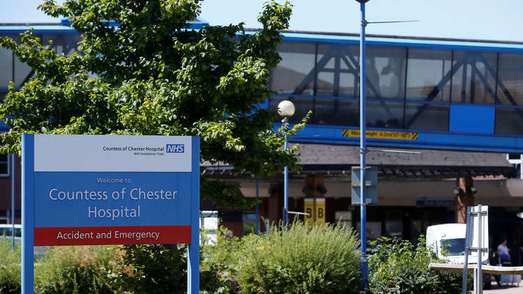 بريطانيا.. اعتقال موظفة في مستشفى متهمة بقتل 17 طفلا