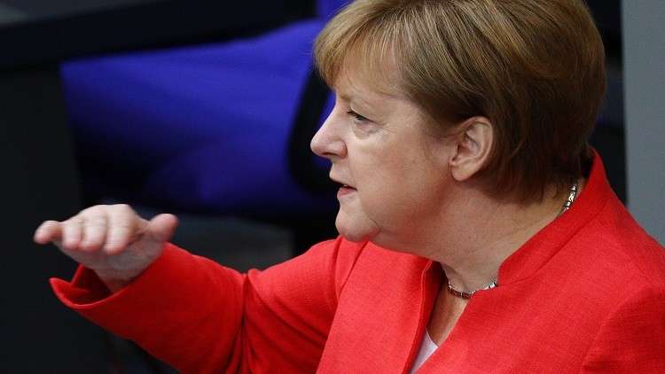 ميركل تتعهد بزيادة النفقات الدفاعية