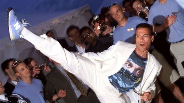 فان دام يدخل معركة شرسة بسبب "قوس قزح"!