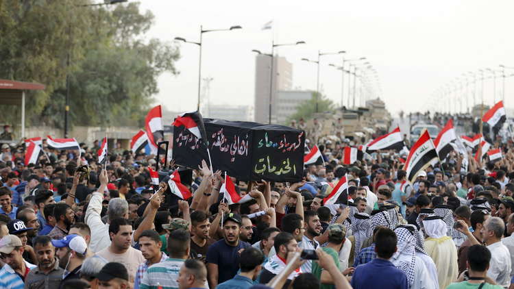تظاهرات في جنوب العراق احتجاجا على سوء الخدمات والبطالة
